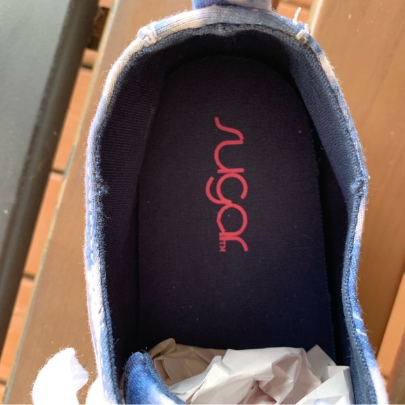 Sugar Festival Tie Dye Lace-Up Sneakers Blue Size 8 NWOT In Box - Picture 8 of 12